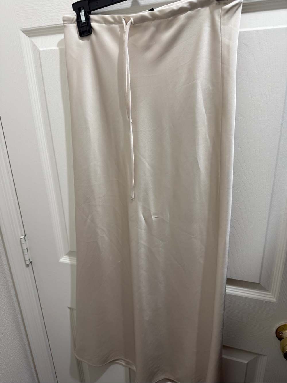 Dynamite Satin Drawstring Midi Skirt in Cream